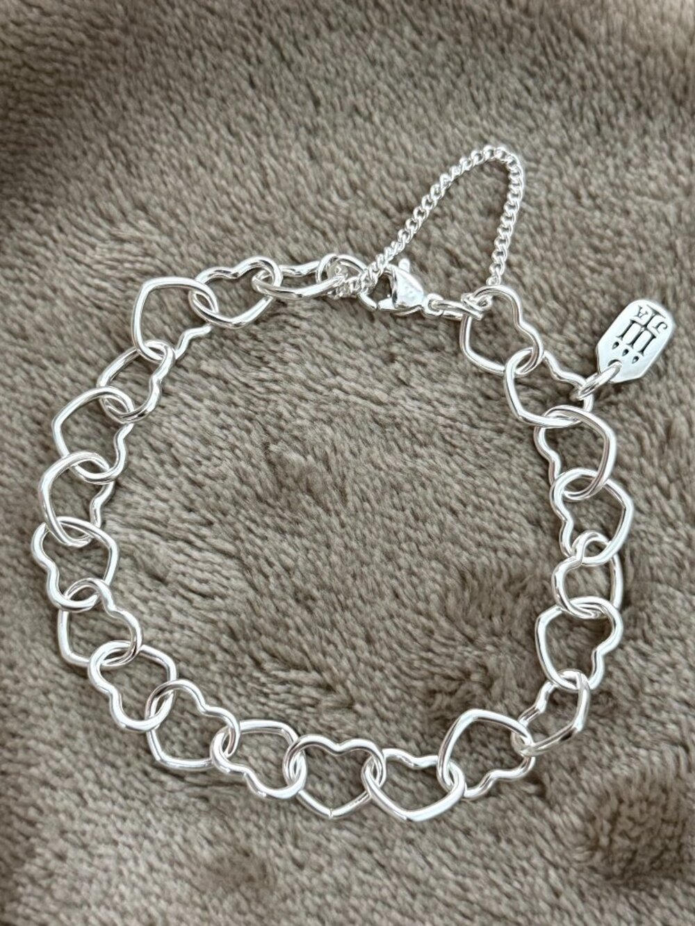 925 Sterling Silver Connected Hearts Charm Bracelet